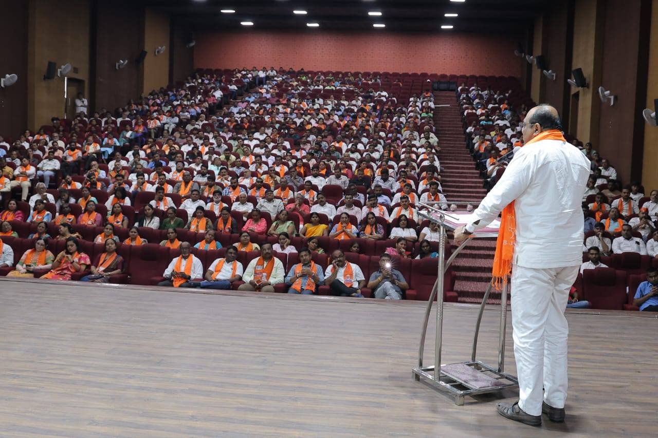 તા.૦૮-૦૪-૨૦૨૫ ના રોજ બારડોલી શહેરમાં ૧૬૯-બારડોલી વિધાનસભા સક્રિય સભ્યોનું સંમેલન યોજાયું.